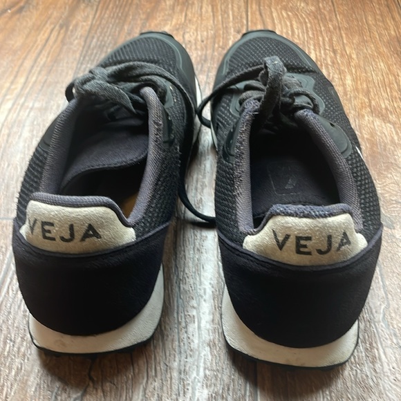 Veja Trainers. Used in very good condition.size EU 38. US 7. - Picture 6 of 9